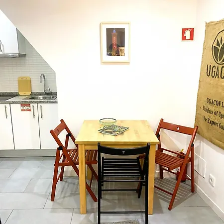 Cozy Flat In Graca Лісабон